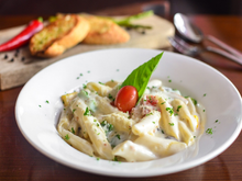 Load image into Gallery viewer, ALFREDO PENNE PASTA - Served with Butter Garlic Crostinis
