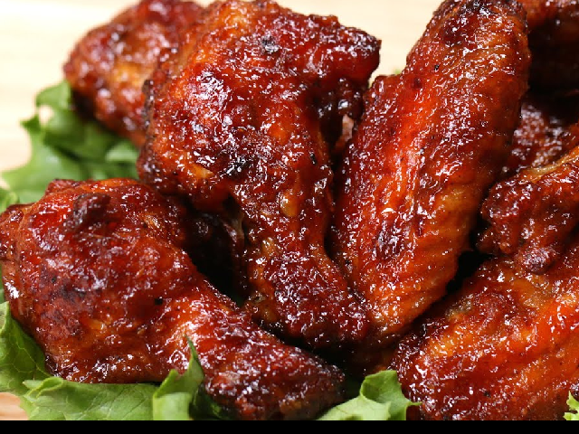 BARBECUE CHICKEN WINGS - Served with Ketch up and dip