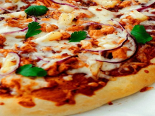 Load image into Gallery viewer, CHICKEN KEBAB WITH ONION RINGS PIZZA